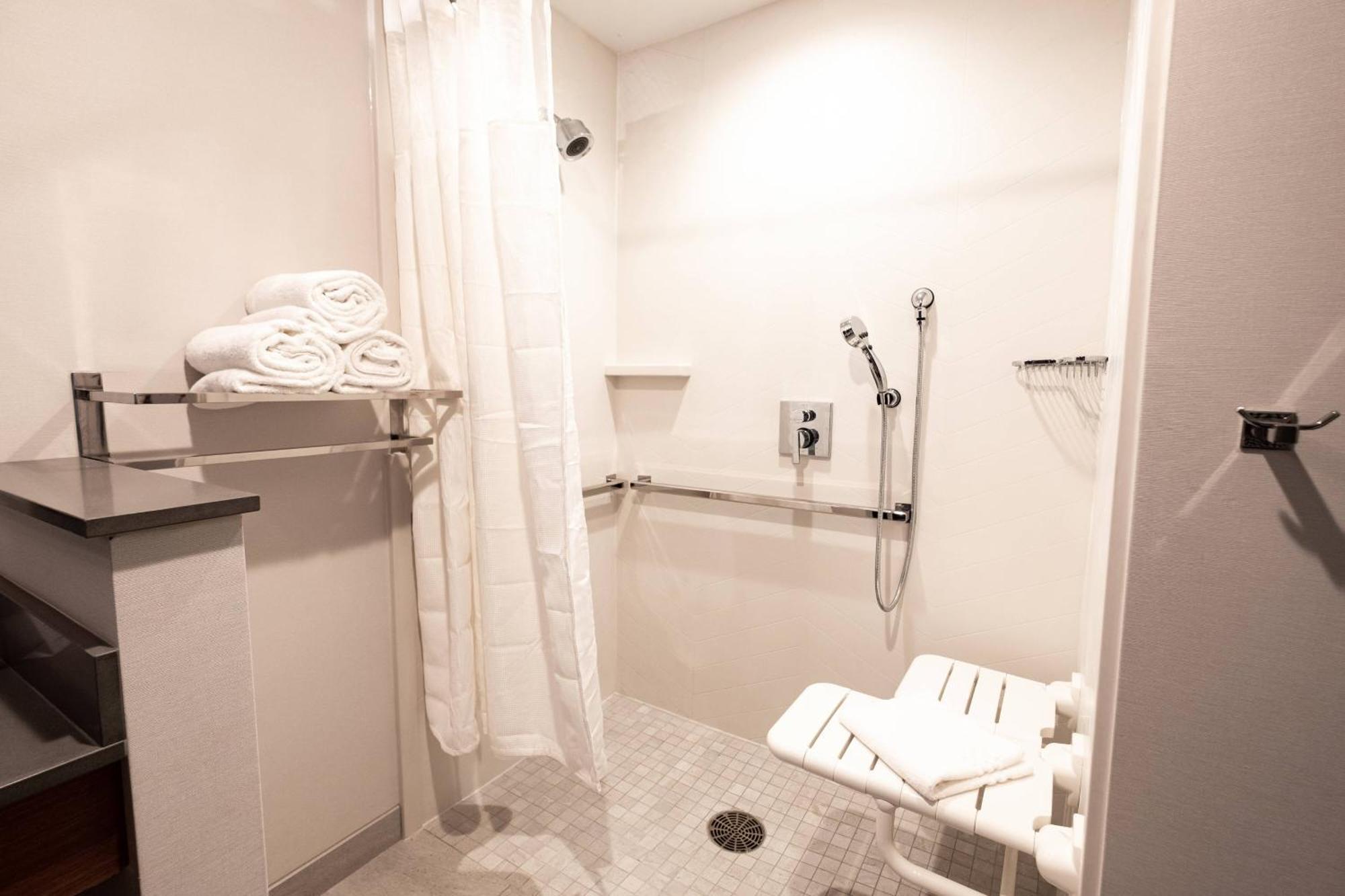 Fairfield By Marriott Inn & Suites Фон Дю Лак Екстериор снимка