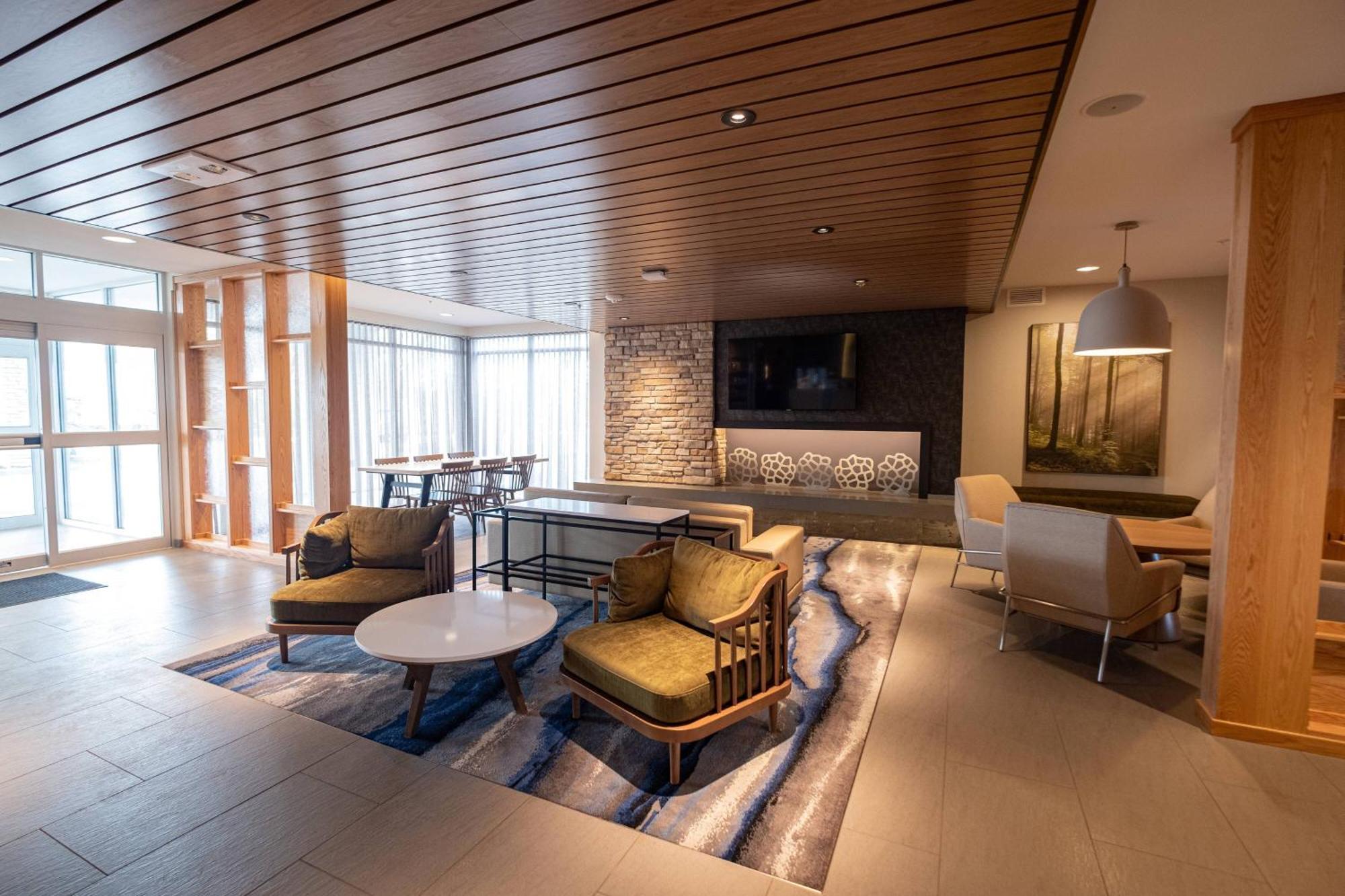 Fairfield By Marriott Inn & Suites Фон Дю Лак Екстериор снимка