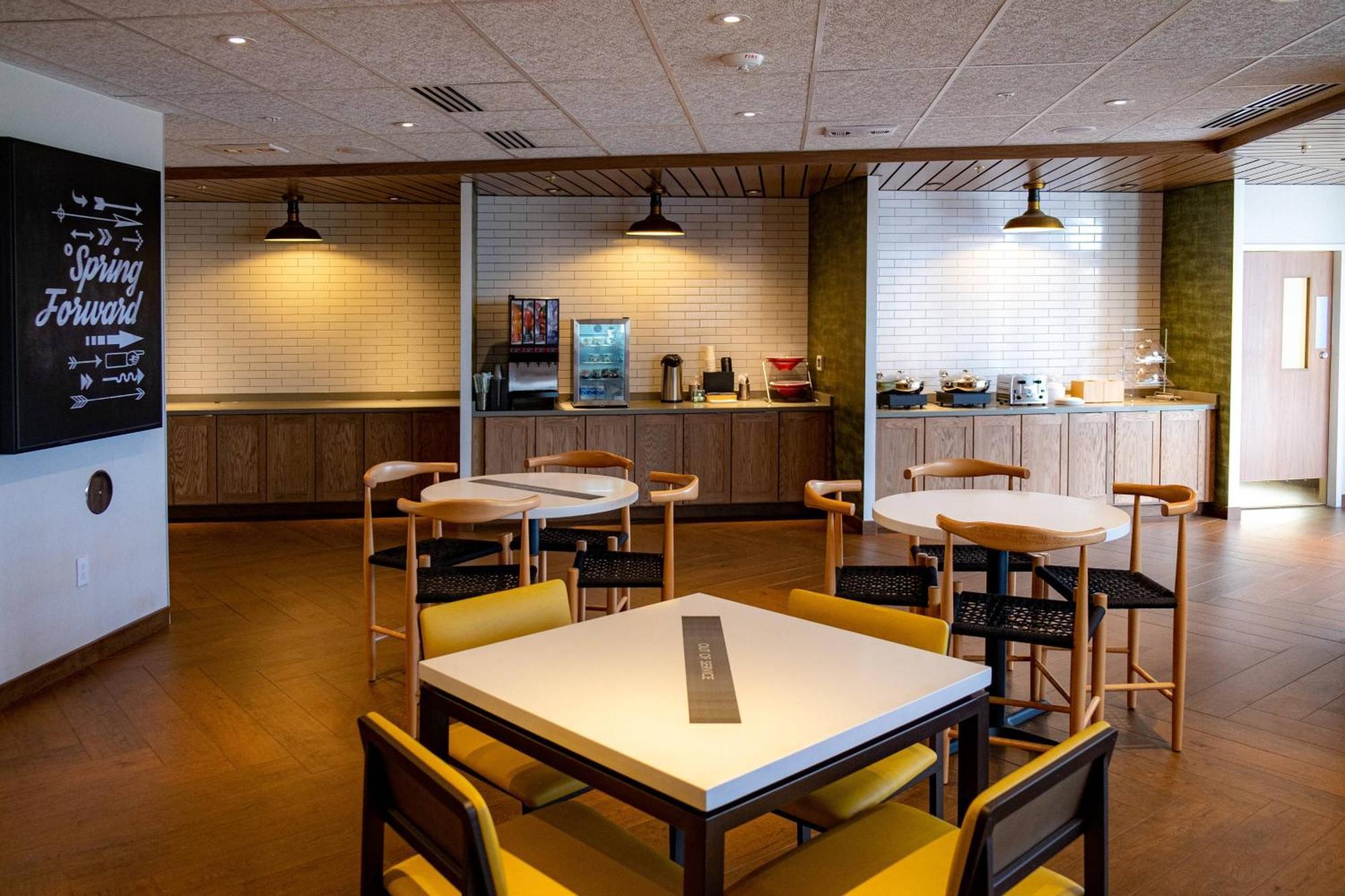 Fairfield By Marriott Inn & Suites Фон Дю Лак Екстериор снимка